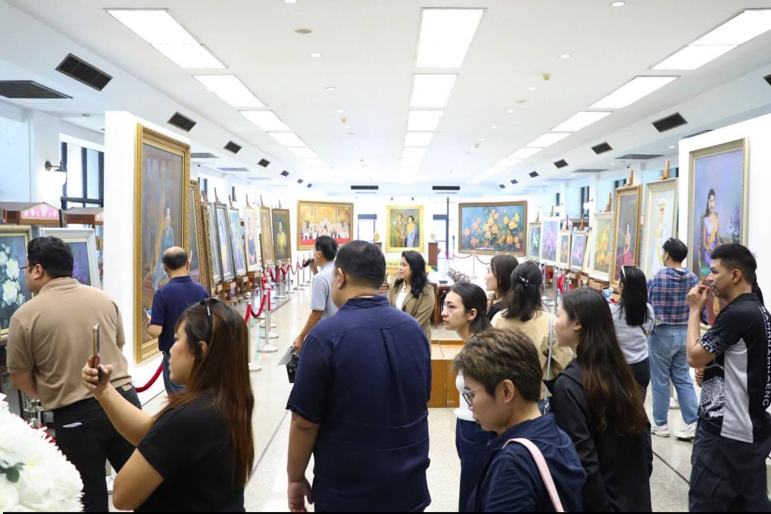 title - ผอ.ศพส. ให้การต้อนรับ คณะนักศึกษาโครงการรัฐประศาสนศาสตรมหาบัณฑิต รุ่นที่ 18 มหาวิทยาลัยรามคำแหง เข้าเยี่ยมชมแผนกฝึกอบรมทั้ง 12 แผนก และพื้นที่ภายในศูนย์ส่งเสริมและพัฒนาอาชีพเสริมนอกภาคการเกษตร